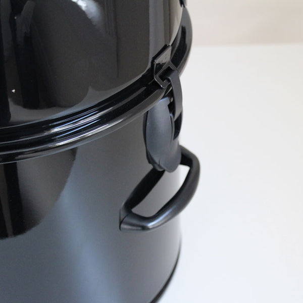 Bucket latch and handle.